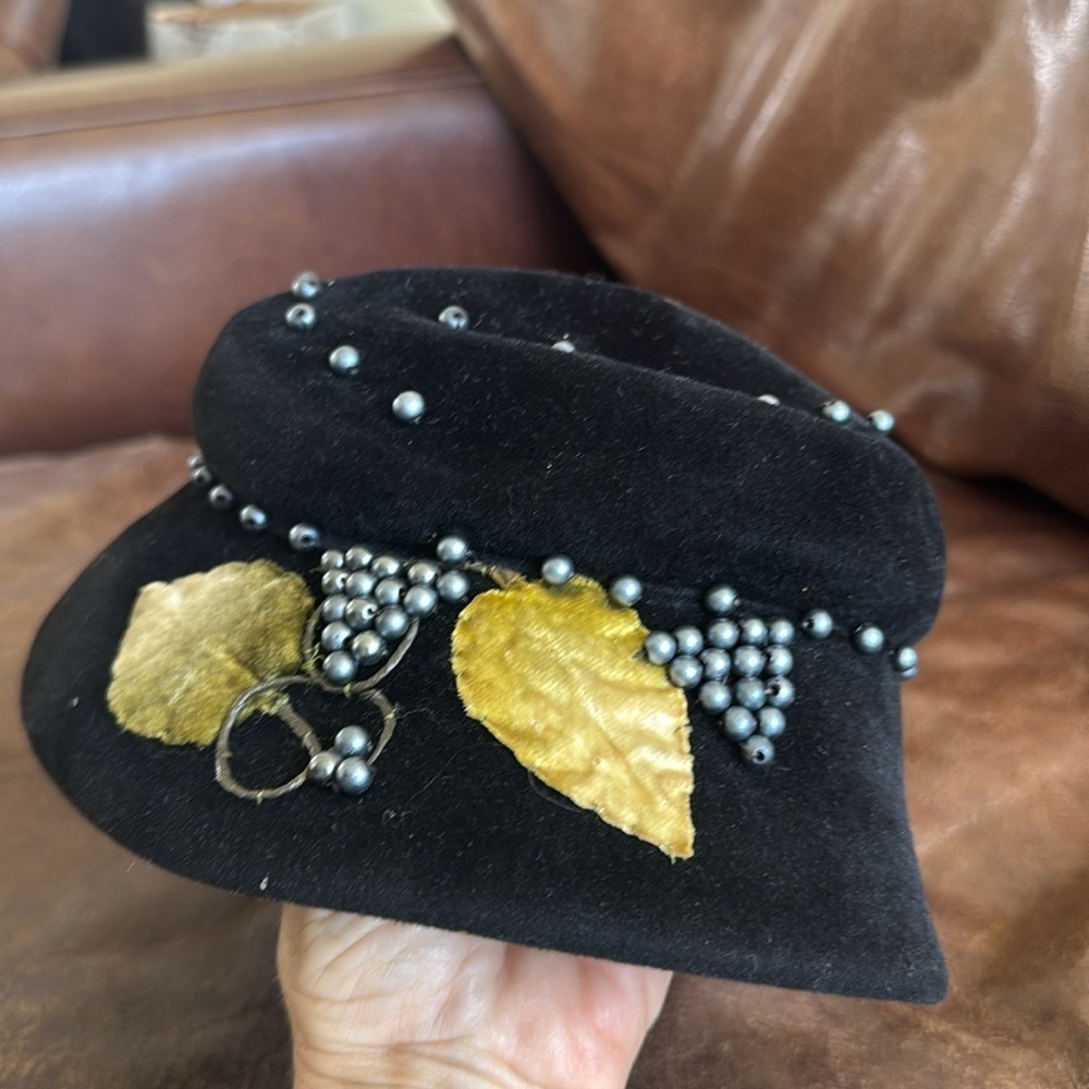 Vintage Elegant Black Velvet Hat with Beaded Details leaves wool